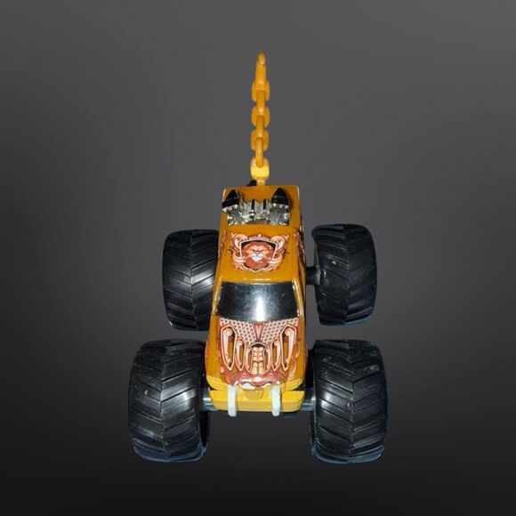 Hot Wheels Battle Beast Push Down Chomping Action Monster Trucks 1:64 Scale A27 - Picture 2 of 16